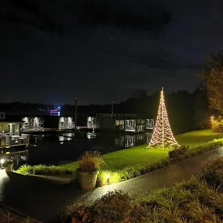 Houseboat Marina Mookerplas 4-6 Persoons Middelaar