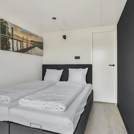 Houseboat Marina Mookerplas 4-6 Persoons