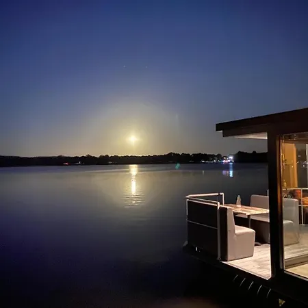 Houseboat Marina Mookerplas Aan Het Water | 4 - 6 Personen Casa de Férias Middelaar